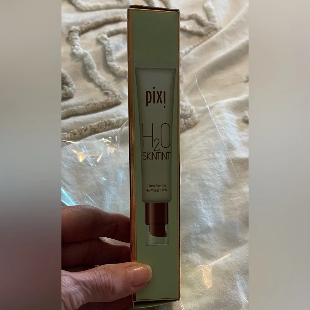 NIB- Pixi by Petra Skin Tint 1.18 fl.oz. Color is Espresso - Picture 12 of 13